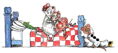 Ангелина на кровати с игрушками