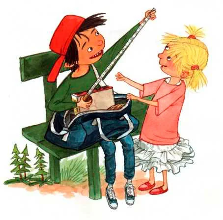 Мальчик держит рулетку