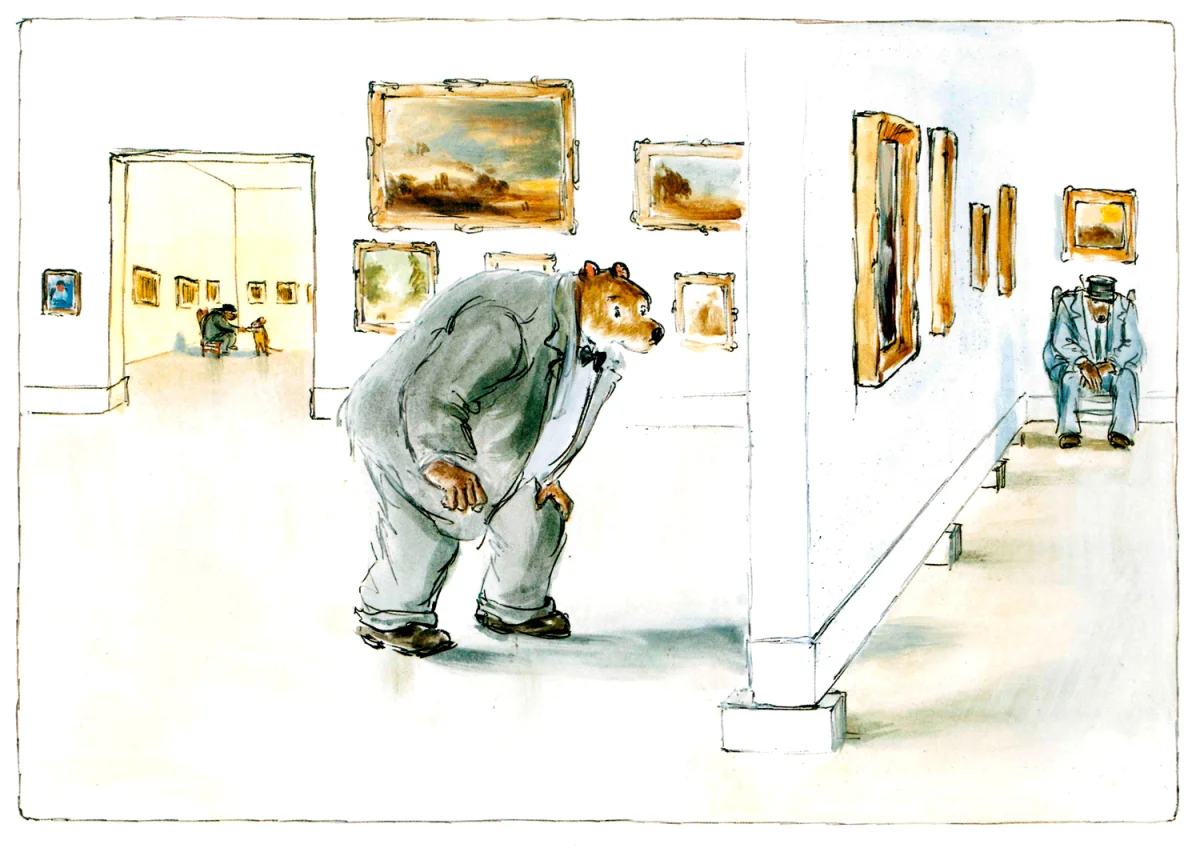 Медведь разглядывает картины