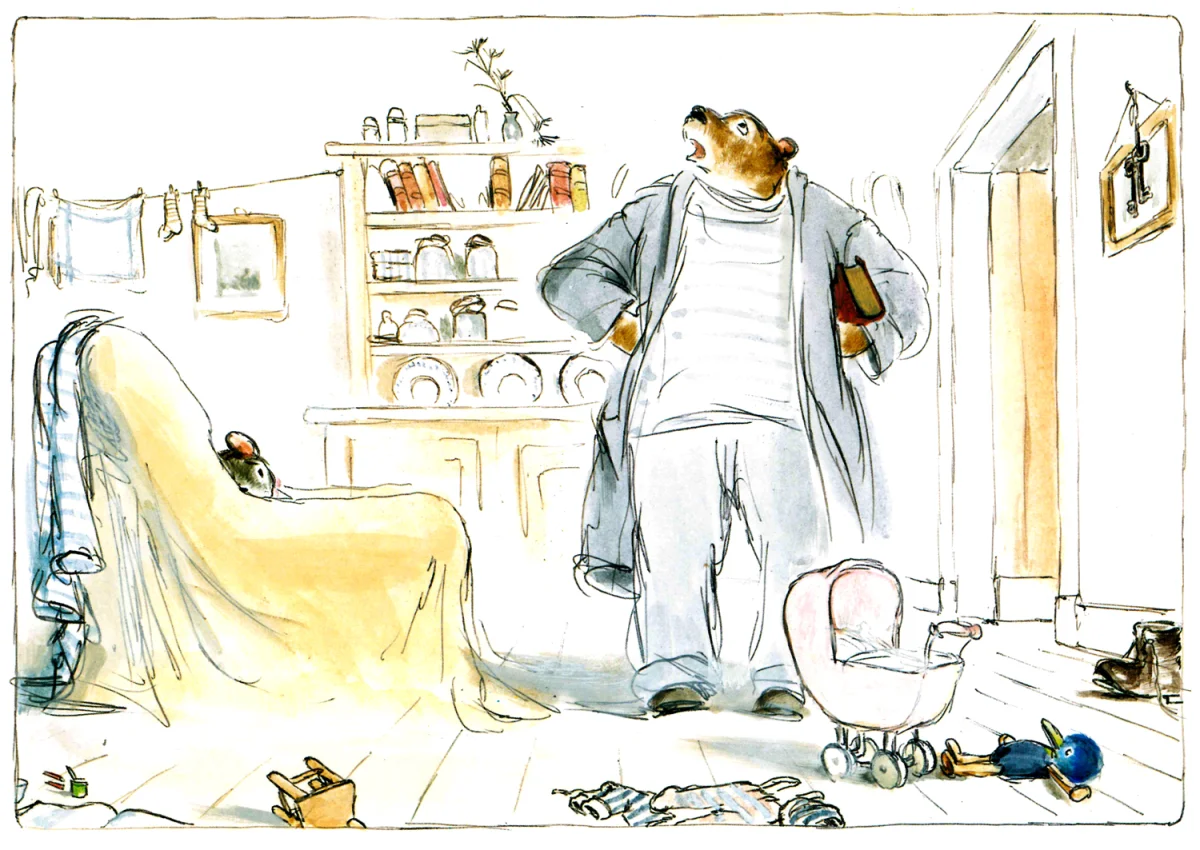 Мышка грустит в кресле