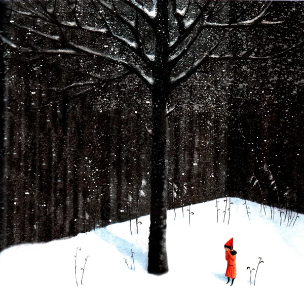 Маленький мальчик плачет под снежным деревом