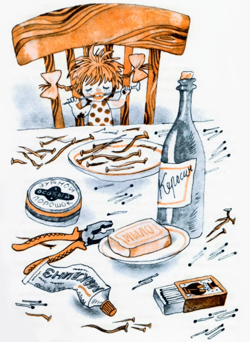 Фенька кушает за столом