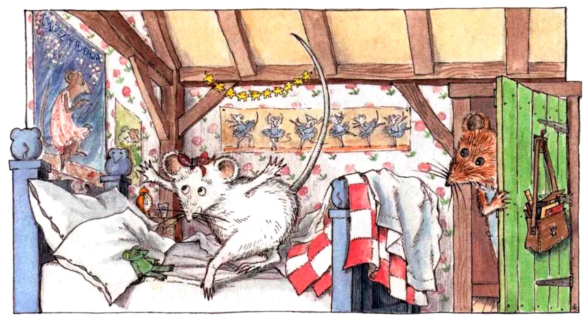 Ангелина танцует на кровати