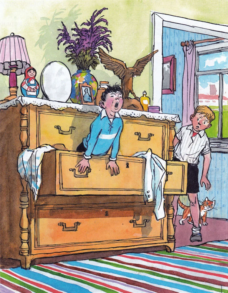 Вовка застрял в комоде